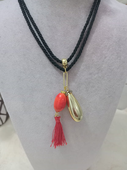 Turuncu Boncuklu Kolye