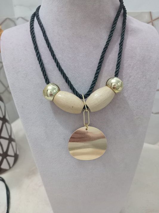 Büyük Ara Boncuklu Ucu Yuvarlak Metal Kolye