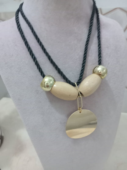 Büyük Ara Boncuklu Ucu Yuvarlak Metal Kolye