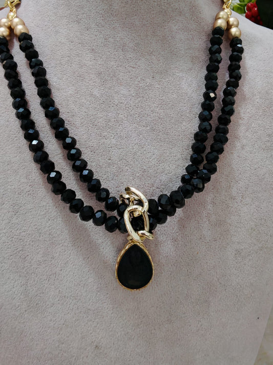 Ara altın renkli boncuklu siyah kristal uçlu el yapımı kolye Incihills