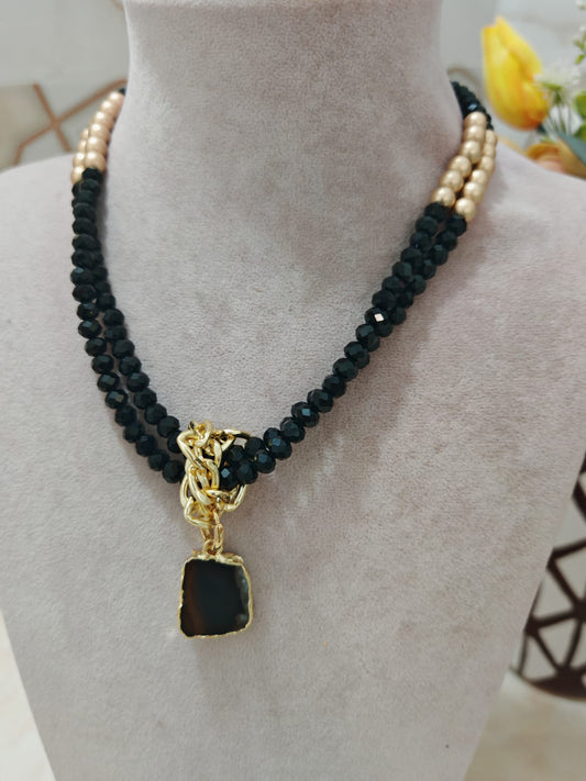 Ara altın renkli boncuklu siyah kristal boncuklu doğal ametist taşı uçlu el yapımı kolye Incihills