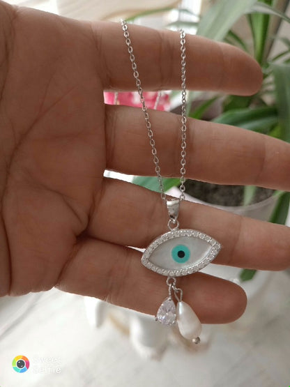 Göz Desenli İnci Sallantılı Gümüş Kolye