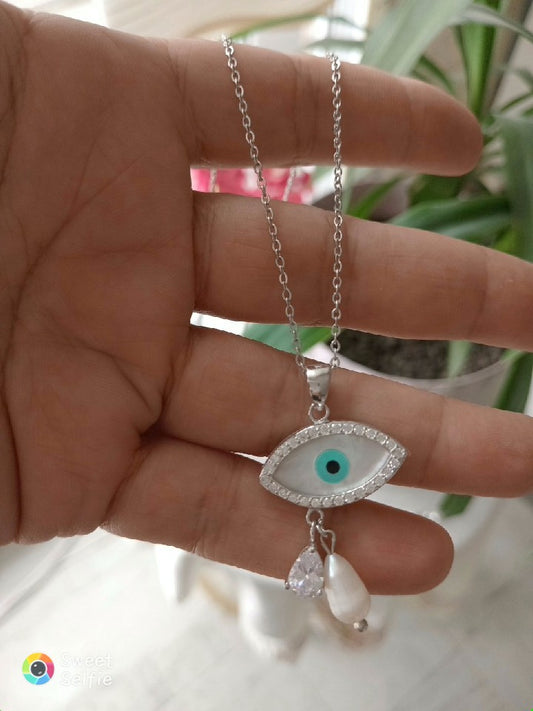 Göz Desenli İnci Sallantılı Gümüş Kolye