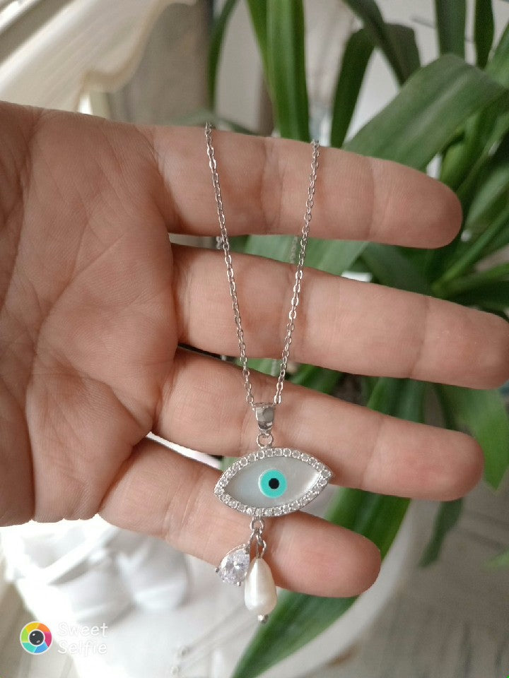 Göz Desenli İnci Sallantılı Gümüş Kolye