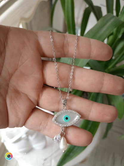 Göz Desenli İnci Sallantılı Gümüş Kolye